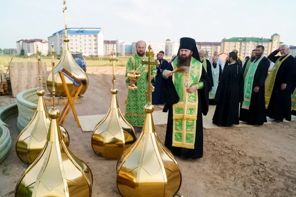 До конца ноября на храм Паисия Святогорца установят купола и кресты
