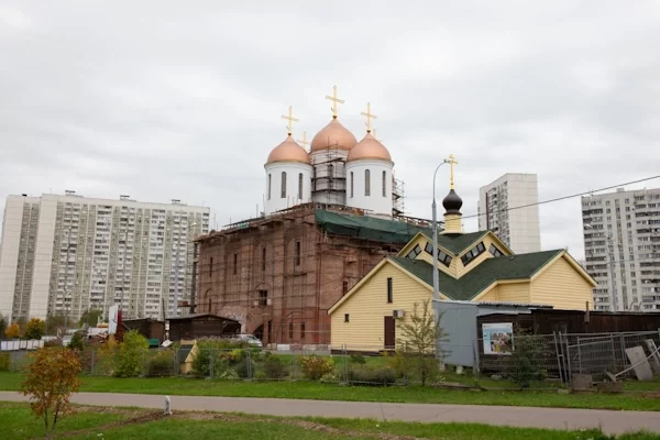 В ЮВАО строят шесть православных храмов